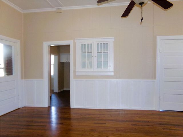 309 E Hinton Road, Weimar, TX 78962