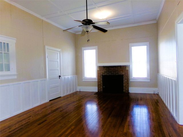 309 E Hinton Road, Weimar, TX 78962