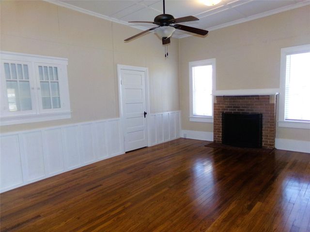 309 E Hinton Road, Weimar, TX 78962