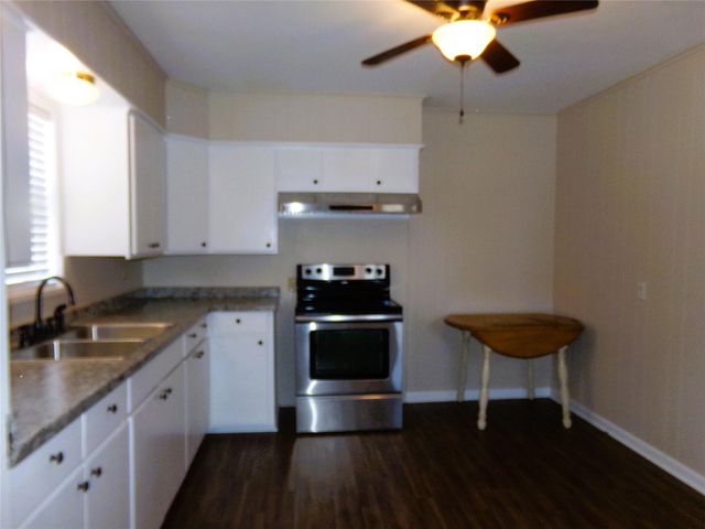 309 E Hinton Road, Weimar, TX 78962