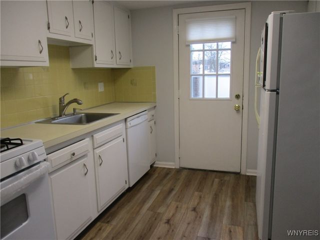 105 Carriage Drive 7, Orchard Park, NY 14127