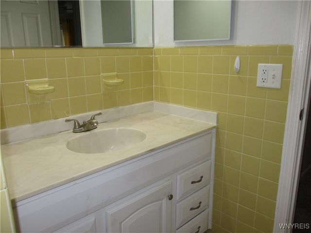 105 Carriage Drive 7, Orchard Park, NY 14127