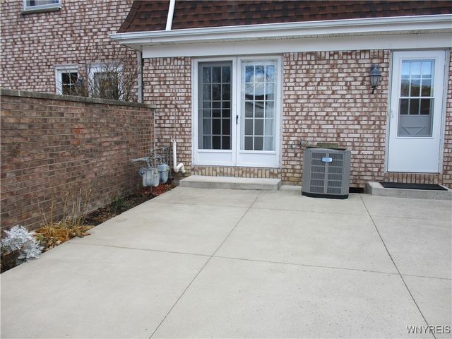 105 Carriage Drive 7, Orchard Park, NY 14127