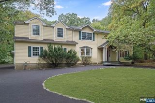 240 Ottowa Lane, Franklin Lakes, NJ 07417