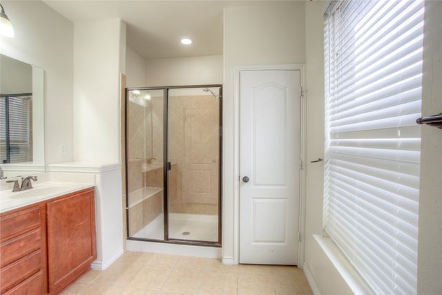 5633 Ridge Lake Drive, Fort Worth, TX 76244