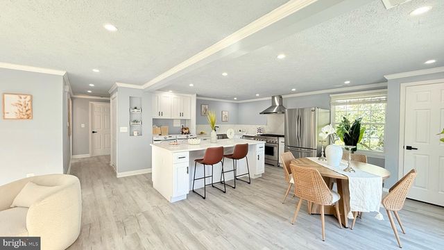 5364 LAURA BELLE LN, Fairfax, VA 22032
