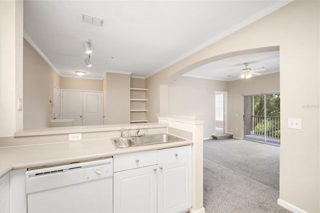 9301 CRESCENT LOOP CIRCLE 206, Tampa, FL 33619