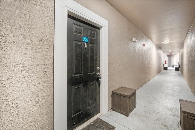 9301 CRESCENT LOOP CIRCLE 206, Tampa, FL 33619