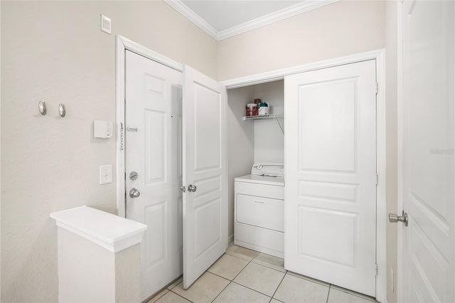 9301 CRESCENT LOOP CIRCLE 206, Tampa, FL 33619