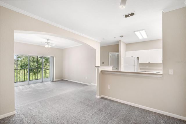 9301 CRESCENT LOOP CIRCLE 206, Tampa, FL 33619