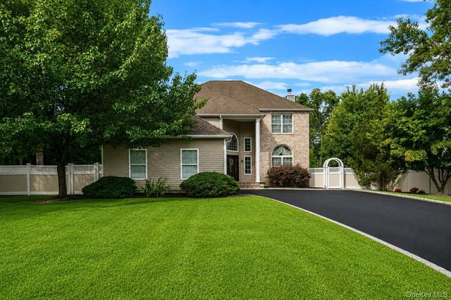 44 Independence Way, Miller Place, NY 11764