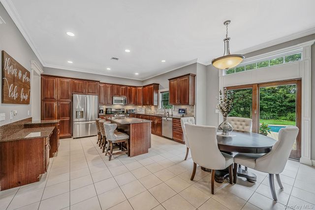 44 Independence Way, Miller Place, NY 11764