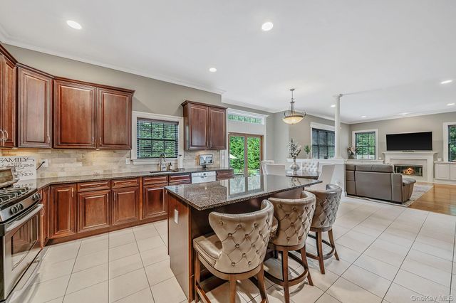 44 Independence Way, Miller Place, NY 11764