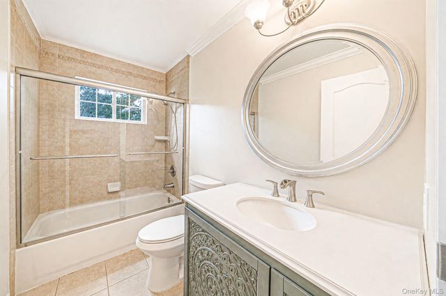 44 Independence Way, Miller Place, NY 11764