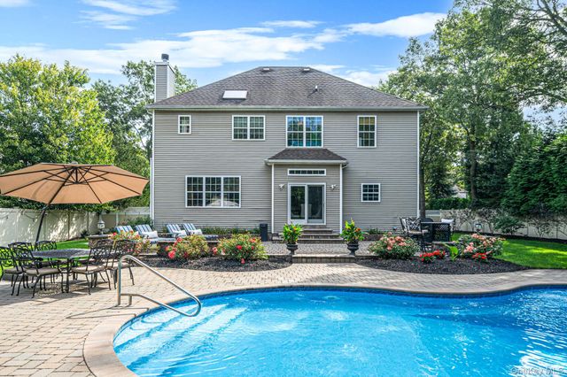 44 Independence Way, Miller Place, NY 11764