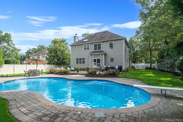 44 Independence Way, Miller Place, NY 11764