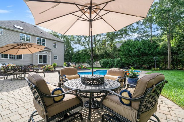 44 Independence Way, Miller Place, NY 11764