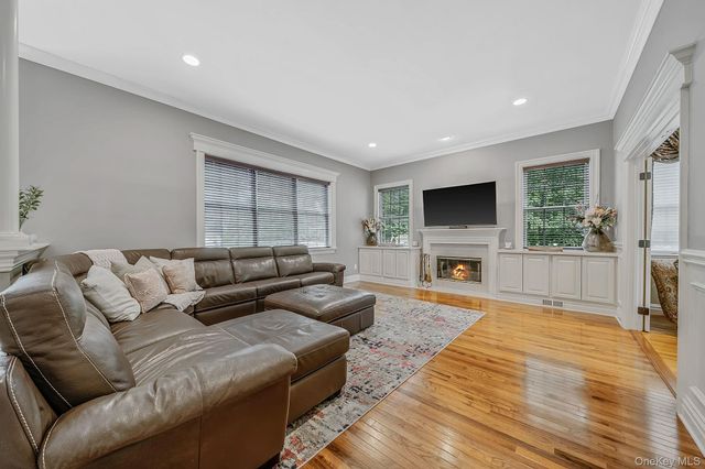 44 Independence Way, Miller Place, NY 11764