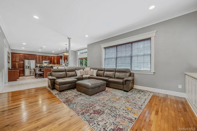44 Independence Way, Miller Place, NY 11764