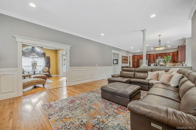 44 Independence Way, Miller Place, NY 11764