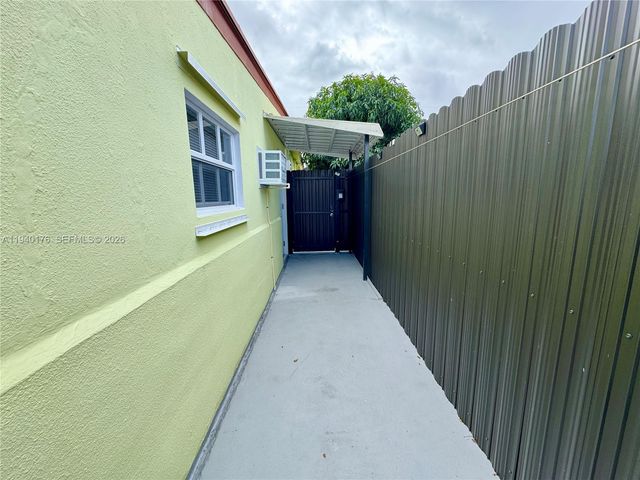 1056 W 67th St 2, Hialeah, FL 33012