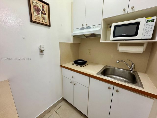 1056 W 67th St 2, Hialeah, FL 33012