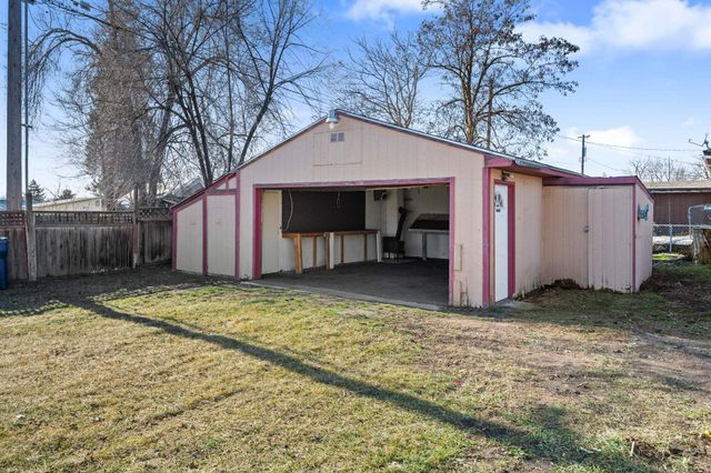 1624 E Bridgeport Ave, Spokane, WA 99207