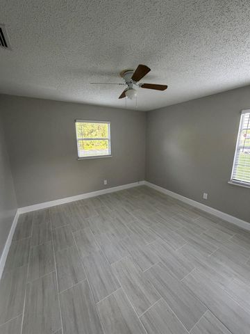 1605 N 42ND Street, Fort Pierce, FL 34947