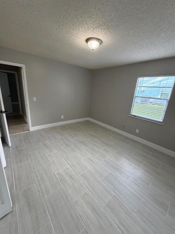 1605 N 42ND Street, Fort Pierce, FL 34947