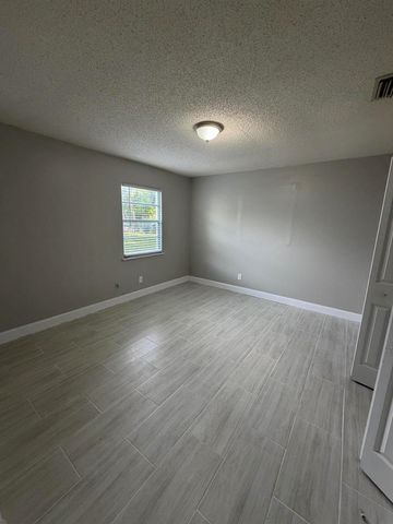 1605 N 42ND Street, Fort Pierce, FL 34947