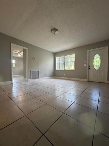 1605 N 42ND Street, Fort Pierce, FL 34947