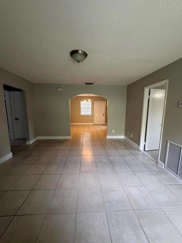 1605 N 42ND Street, Fort Pierce, FL 34947