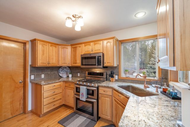 32410 N Ridge Rd, Chattaroy, WA 99003