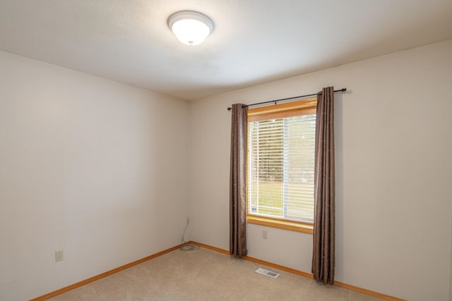 32410 N Ridge Rd, Chattaroy, WA 99003