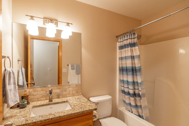 32410 N Ridge Rd, Chattaroy, WA 99003
