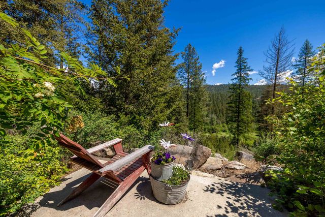 32410 N Ridge Rd, Chattaroy, WA 99003