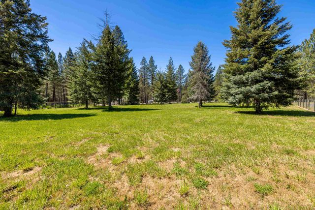 32410 N Ridge Rd, Chattaroy, WA 99003