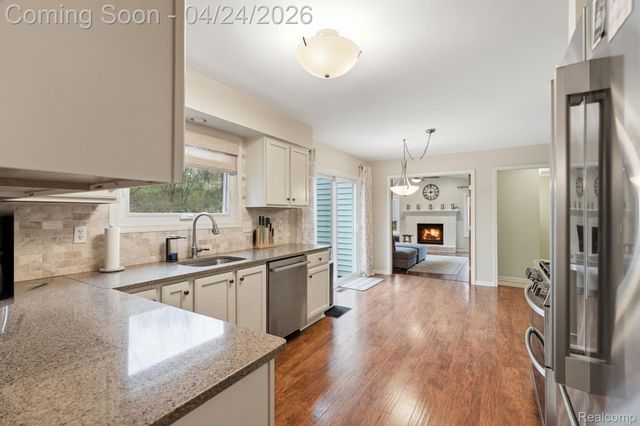8750 Williamsport Drive, White Lake Charter Township, MI 48386