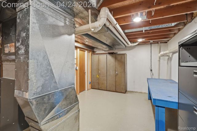 8750 Williamsport Drive, White Lake Charter Township, MI 48386
