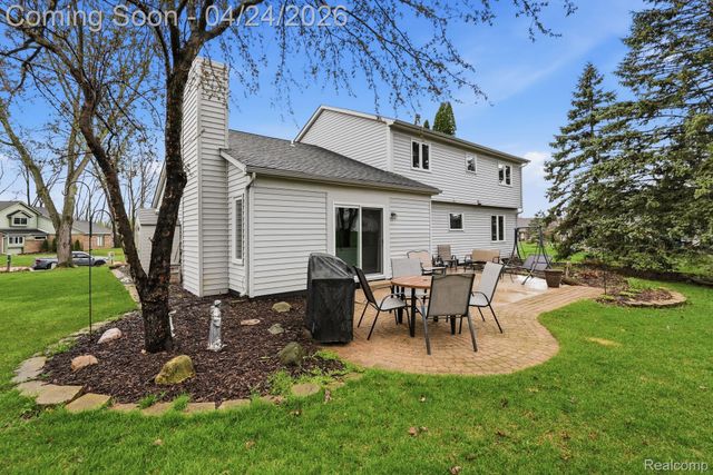 8750 Williamsport Drive, White Lake Charter Township, MI 48386
