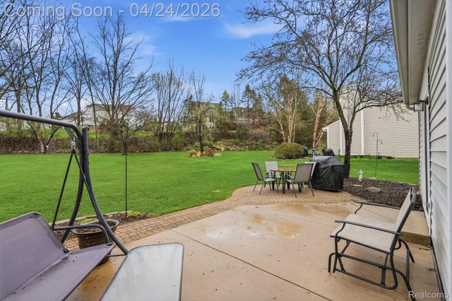 8750 Williamsport Drive, White Lake Charter Township, MI 48386