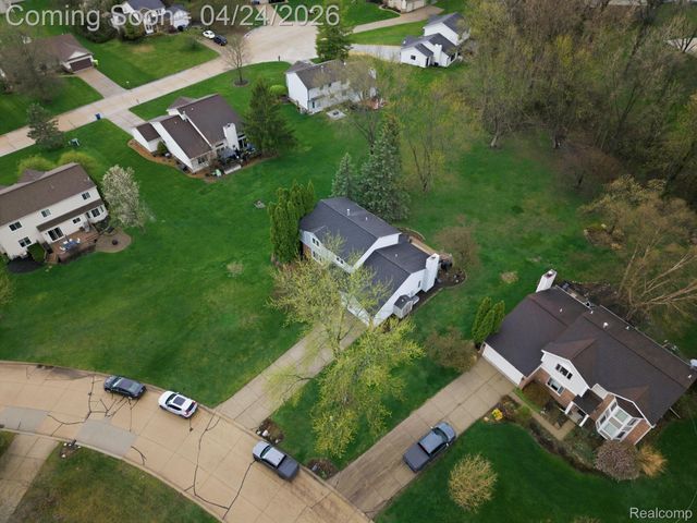 8750 Williamsport Drive, White Lake Charter Township, MI 48386