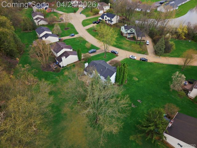 8750 Williamsport Drive, White Lake Charter Township, MI 48386