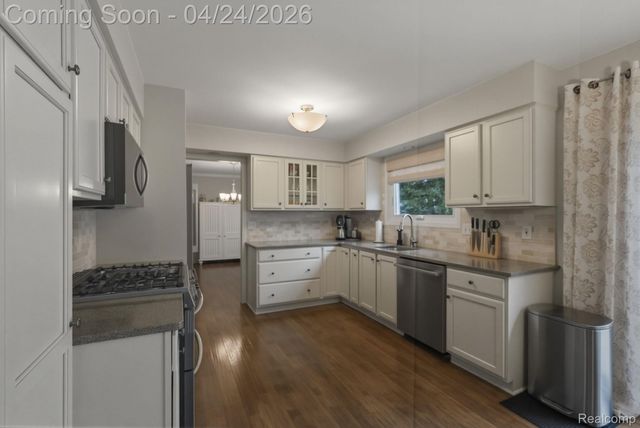 8750 Williamsport Drive, White Lake Charter Township, MI 48386