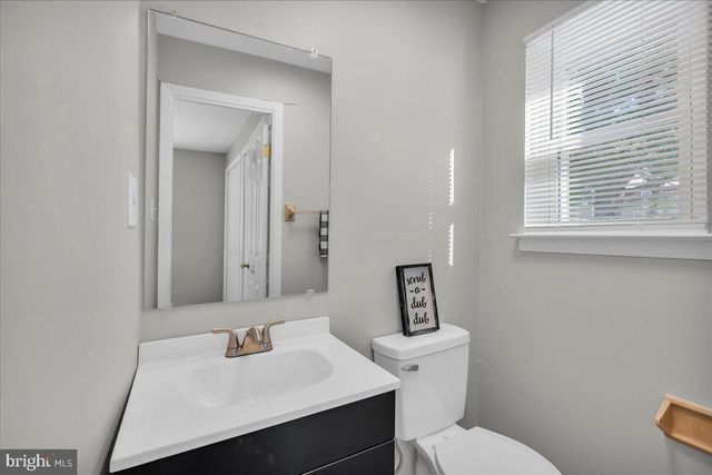 915 SILVER CT, Hamilton, NJ 08690