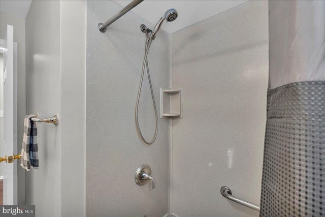 915 SILVER CT, Hamilton, NJ 08690