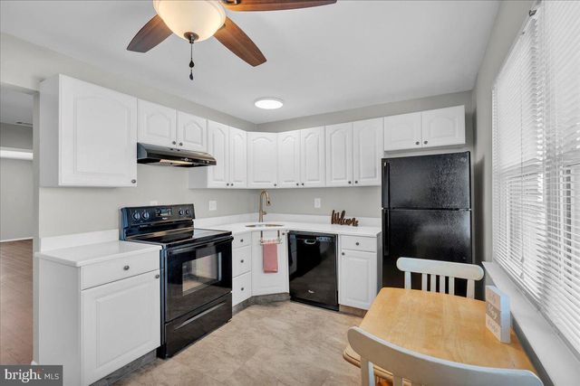 915 SILVER CT, Hamilton, NJ 08690