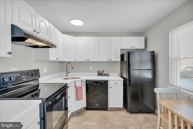 915 SILVER CT, Hamilton, NJ 08690