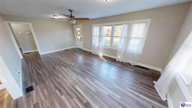 818 Otter Creek Road, Vine Grove, KY 40175