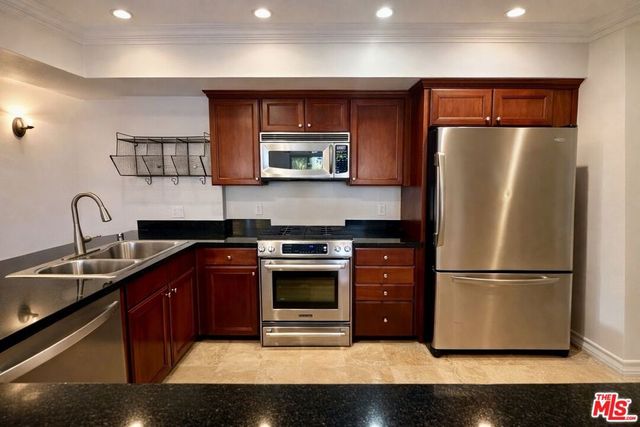 122 N Clark Drive 206, Los Angeles, CA 90048